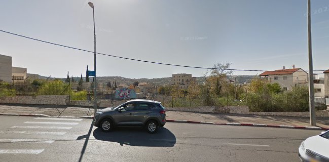 אצל סימון בחצר