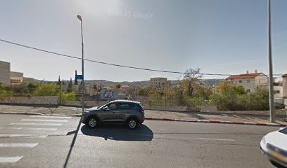 אצל סימון בחצר