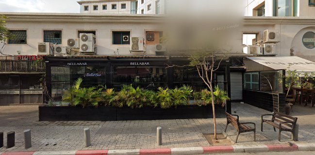 אלכס ליין ב-B בר