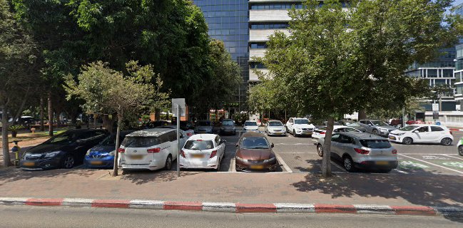 מזנון ברמת החיל Miznon by Eyal Shani